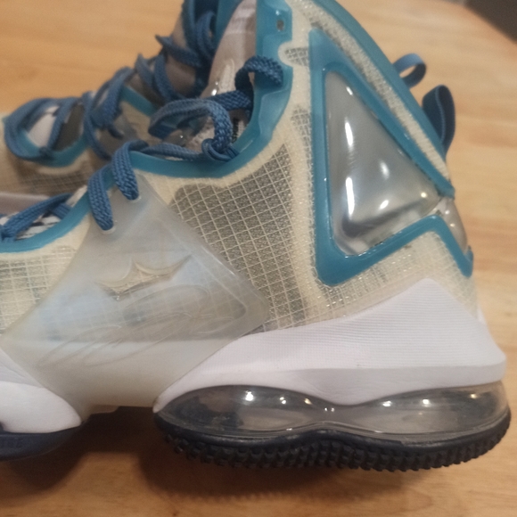 Nike LeBron XIX 19 Space Jam 'Sweatsuit' Basketball Shoes Size 7 DD0418-100 - Picture 5 of 11